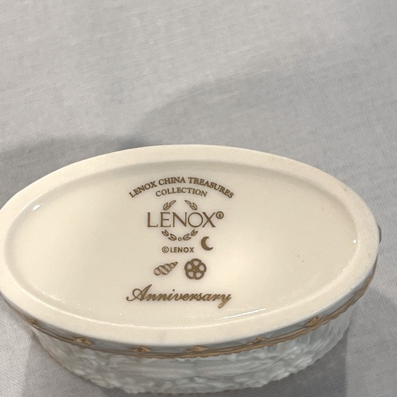 Lenox Sentiments Collection Anniversary Box Trinket Keepsake Love Endures - Picture 6 of 7